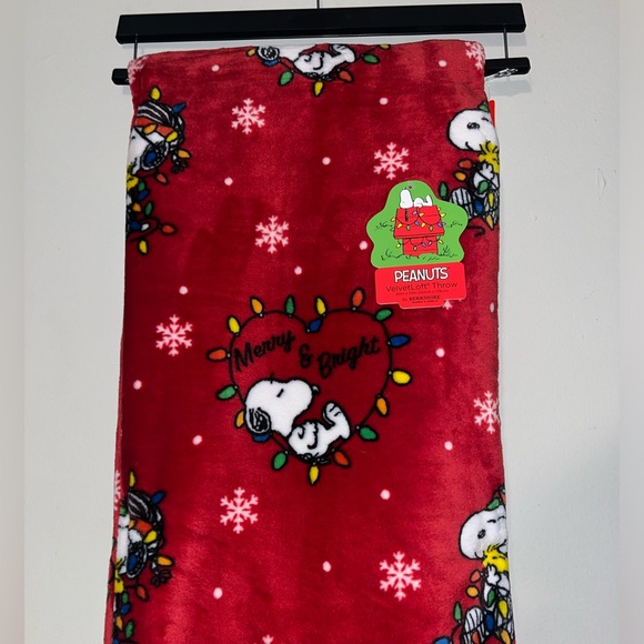 Snoopy Throw Blanket Peanuts Berkshire Christmas Lights Merry & Bright Red 🎄❤️ - Picture 4 of 5
